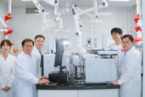 我国科研团队首创程序化交流电合成新技术，为新兴能源技术研发注入新动能